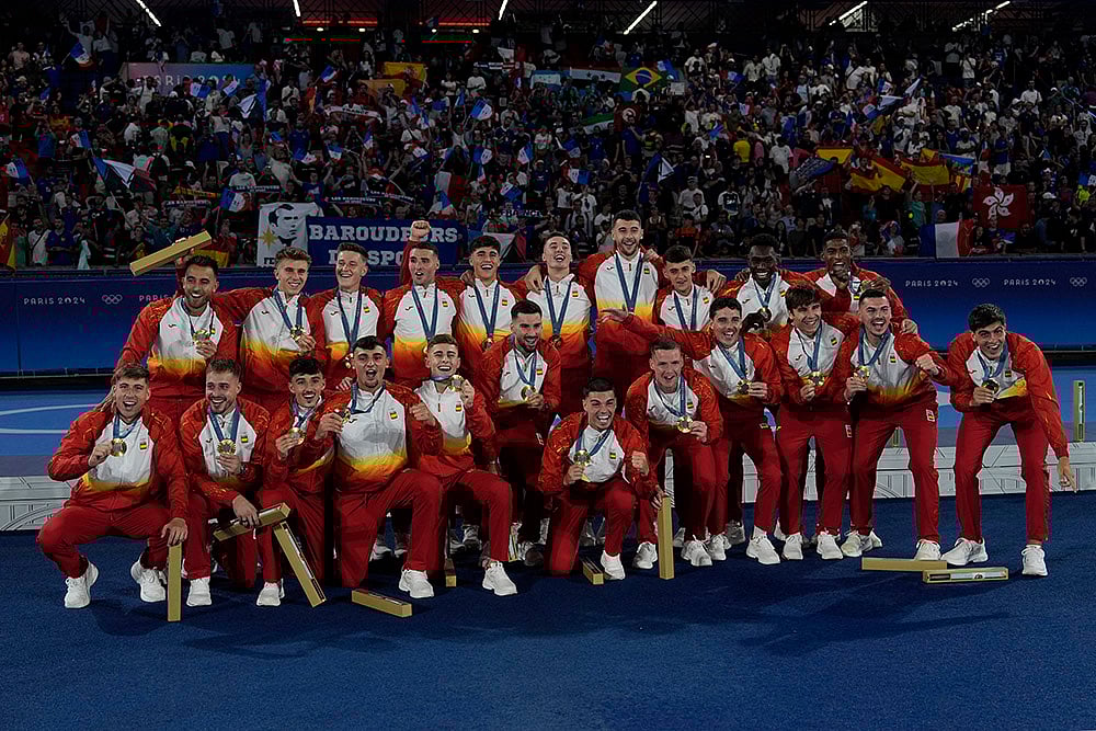 | Photo: AP/Francisco Seco : 2024 Paris Olympics Football: Team Spain celebrate winning gold medal